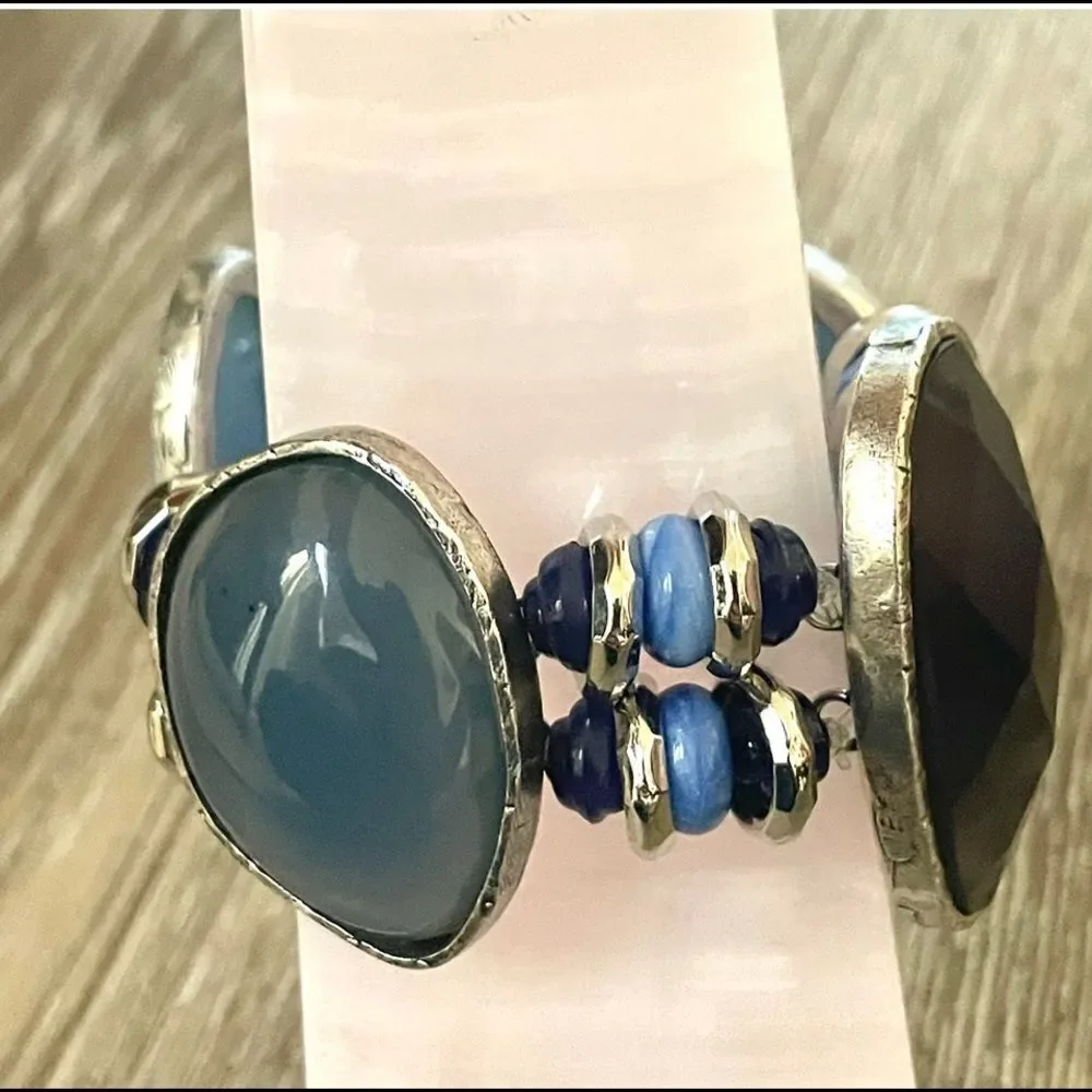 Blue beaded stretchy bracelet
